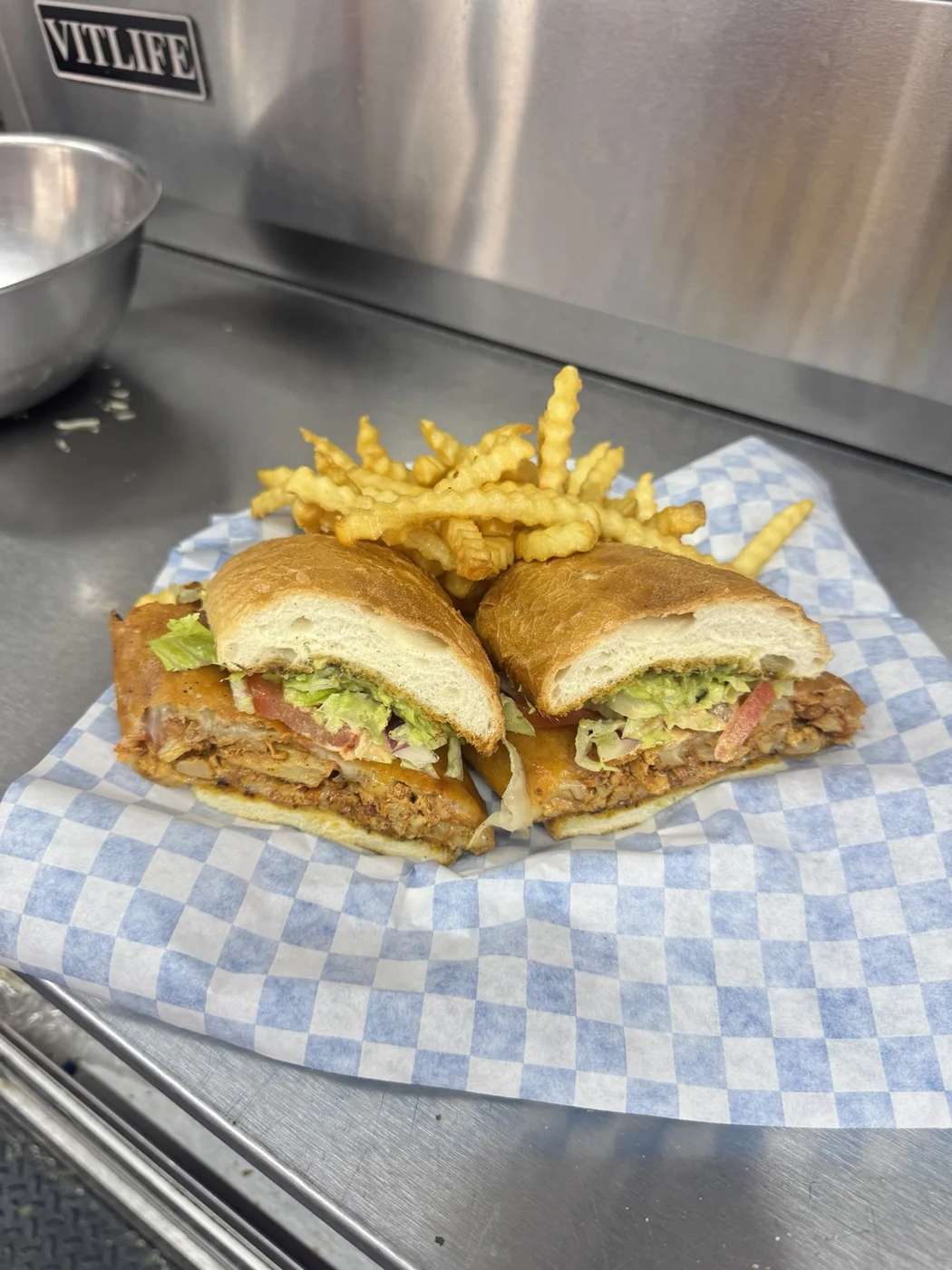 Torta with fries from No Manches